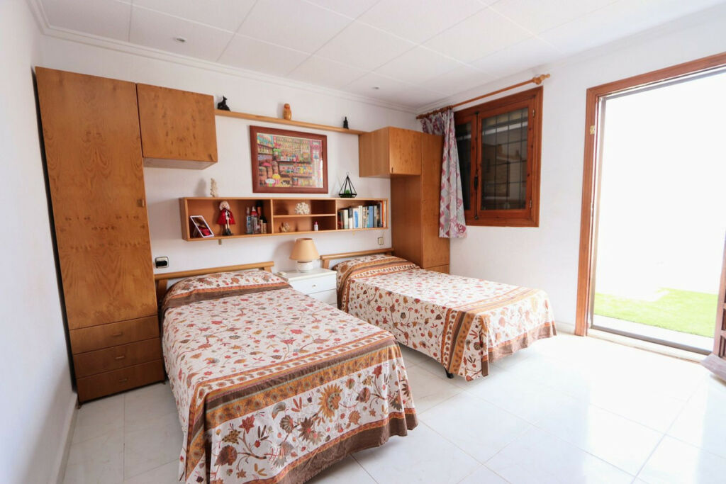 Townhouse Mil Palmeras Alicante - image 20