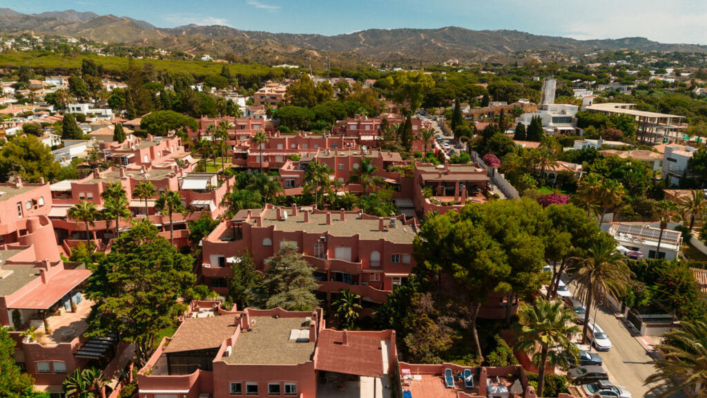 Middle Floor Apartment Costabella Málaga - image 21