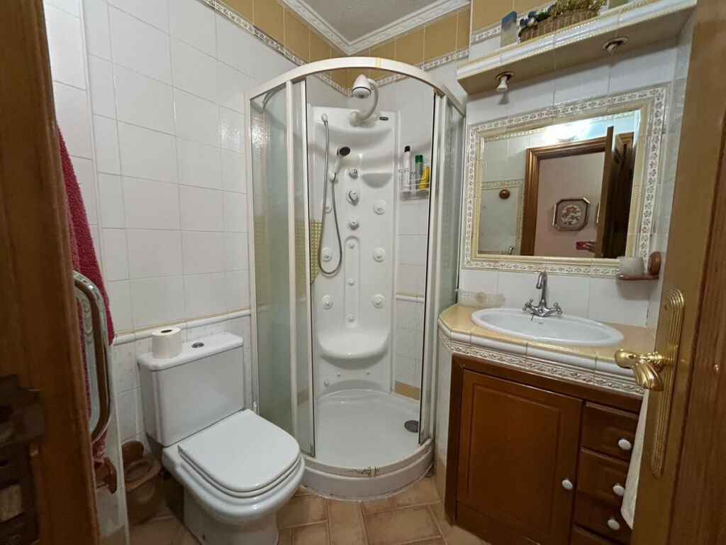 Middle Floor Apartment Torrevieja Alicante - image 21