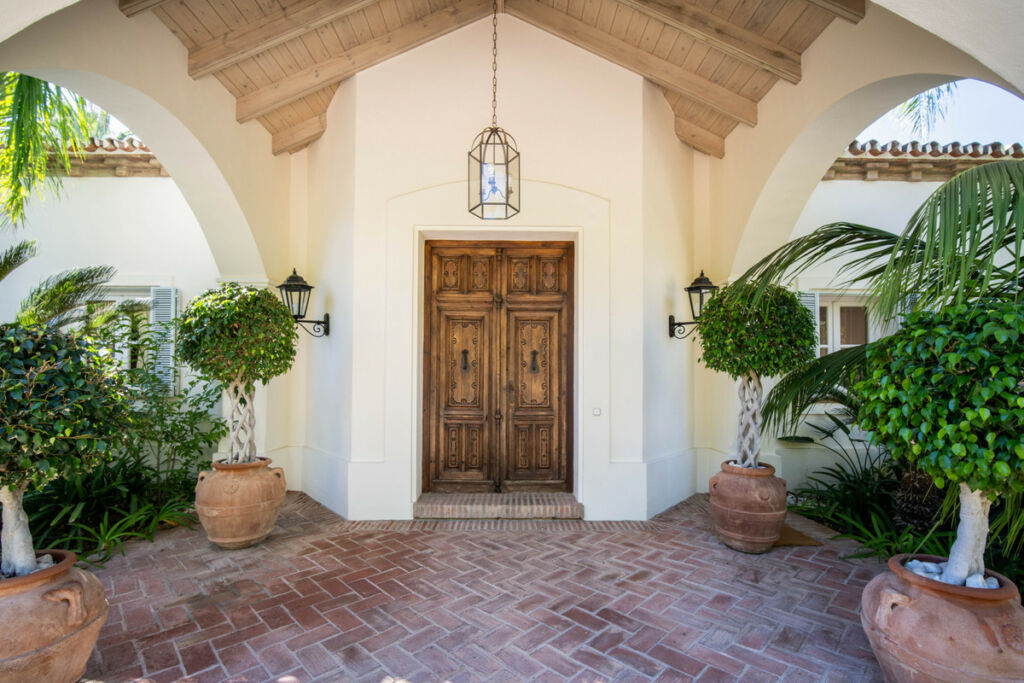 Detached Villa The Golden Mile Málaga - image 21