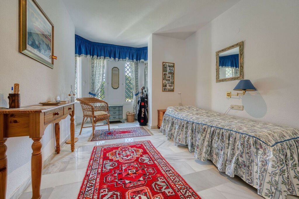 Detached Villa Nueva Andalucía Málaga - image 21