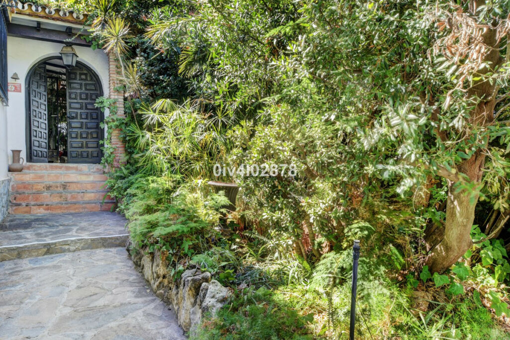 Detached Villa Benalmadena Pueblo Málaga - image 21