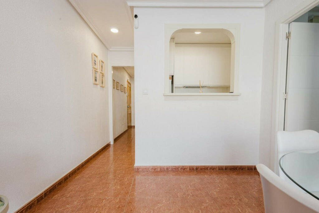 Middle Floor Apartment Torrevieja Alicante - image 21