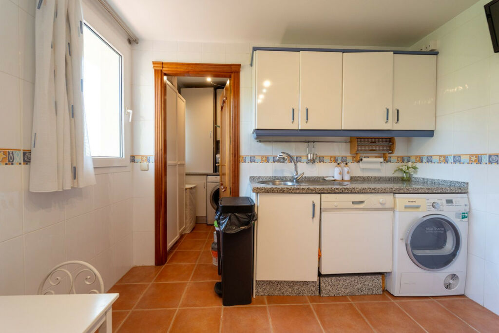 Penthouse Torrequebrada Málaga - image 21