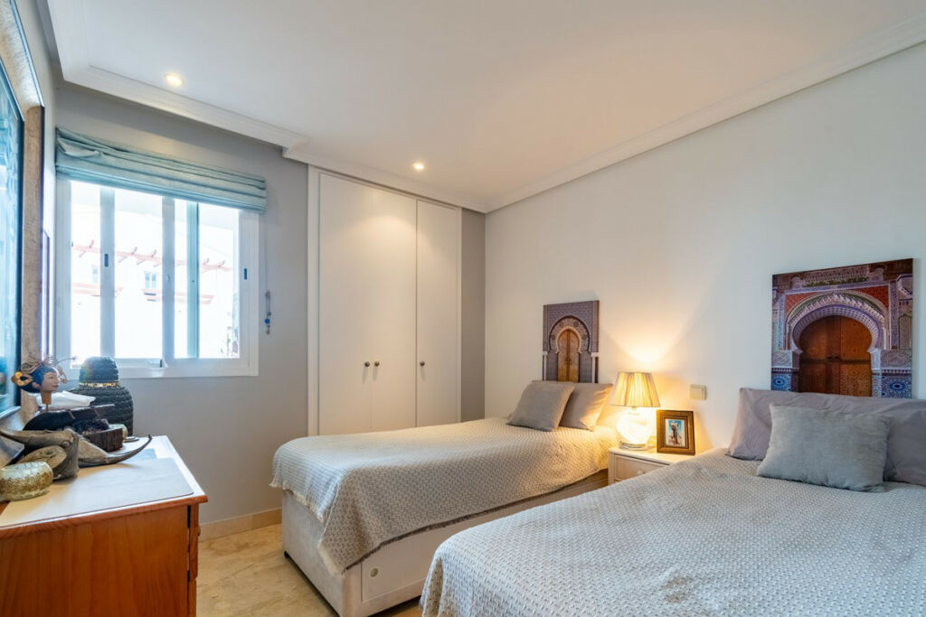 Middle Floor Apartment Estepona Málaga - image 21