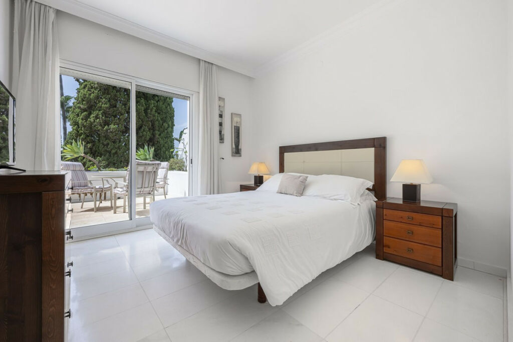 Middle Floor Apartment The Golden Mile Málaga - image 21