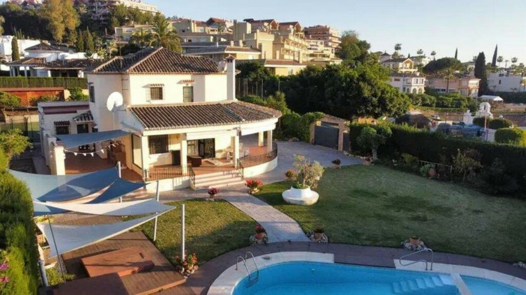 Detached Villa Nueva Andalucía Málaga - image 21