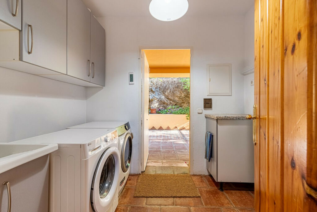 Detached Villa Alhaurín de la Torre Málaga - image 21