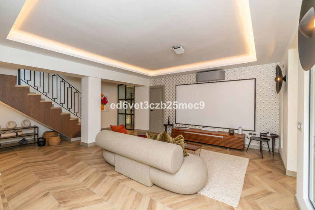 Detached Villa Nueva Andalucía Málaga - image 21