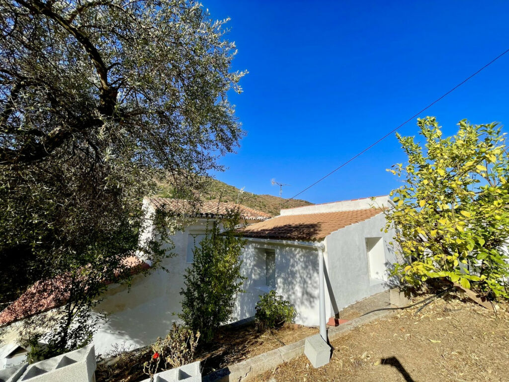 Semi-Detached House Cútar Málaga - image 21