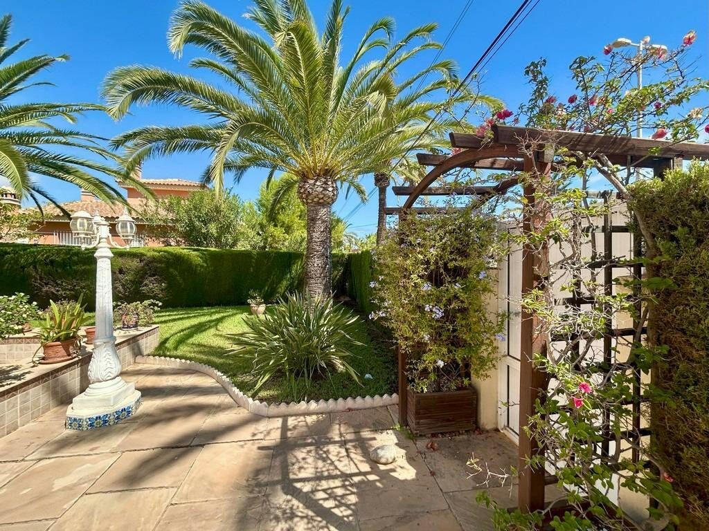 Detached Villa Cabo Roig Alicante - image 21