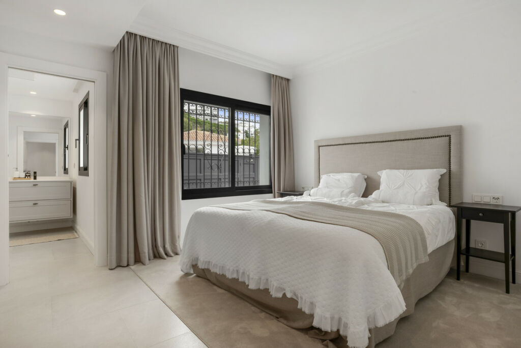 Detached Villa Benahavís Málaga - image 21