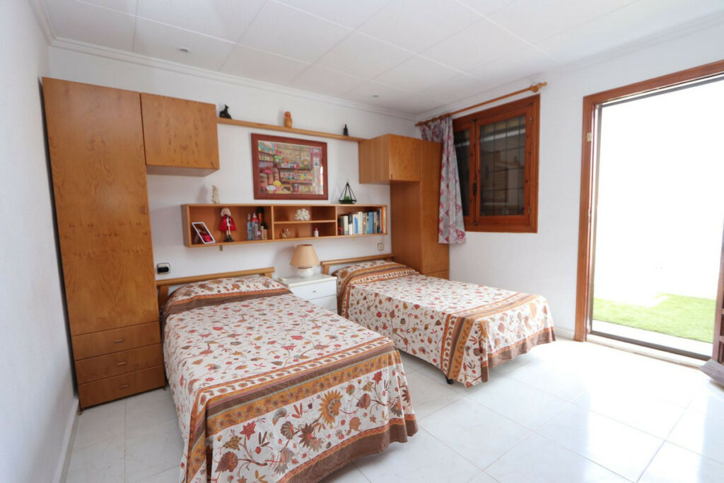 Townhouse Mil Palmeras Alicante - image 21