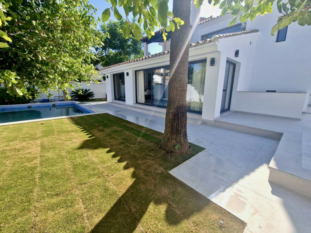 Detached Villa Marbella Málaga - image 21