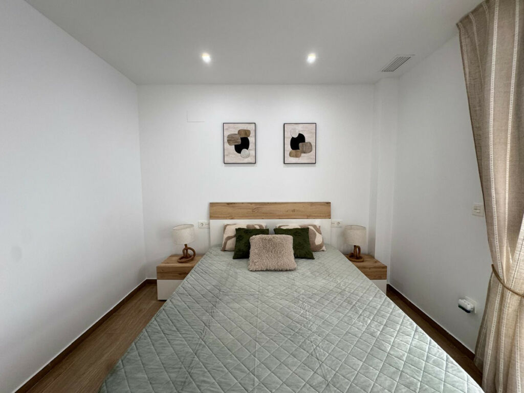 Middle Floor Apartment Torrevieja Alicante - image 21