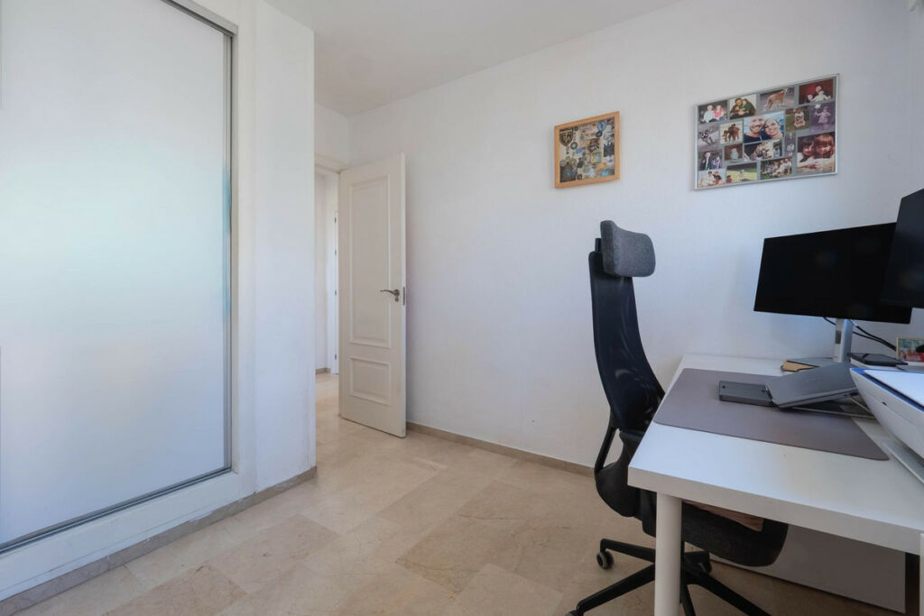 Middle Floor Apartment Torrenueva Málaga - image 21