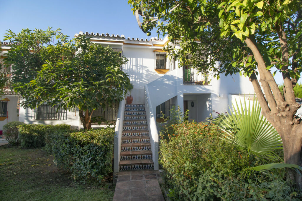 Middle Floor Apartment Estepona Málaga - image 21