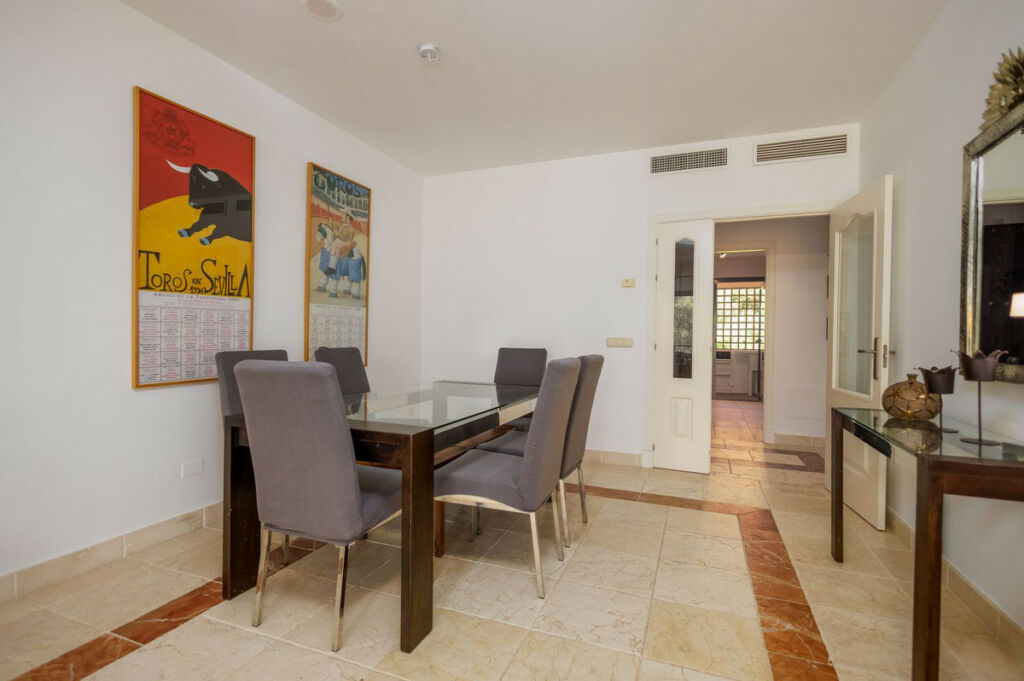 Middle Floor Apartment Estepona Málaga - image 21