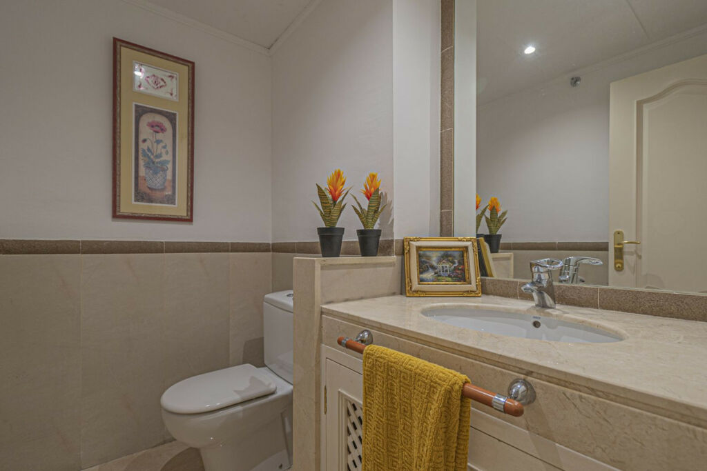 Middle Floor Apartment The Golden Mile Málaga - image 21