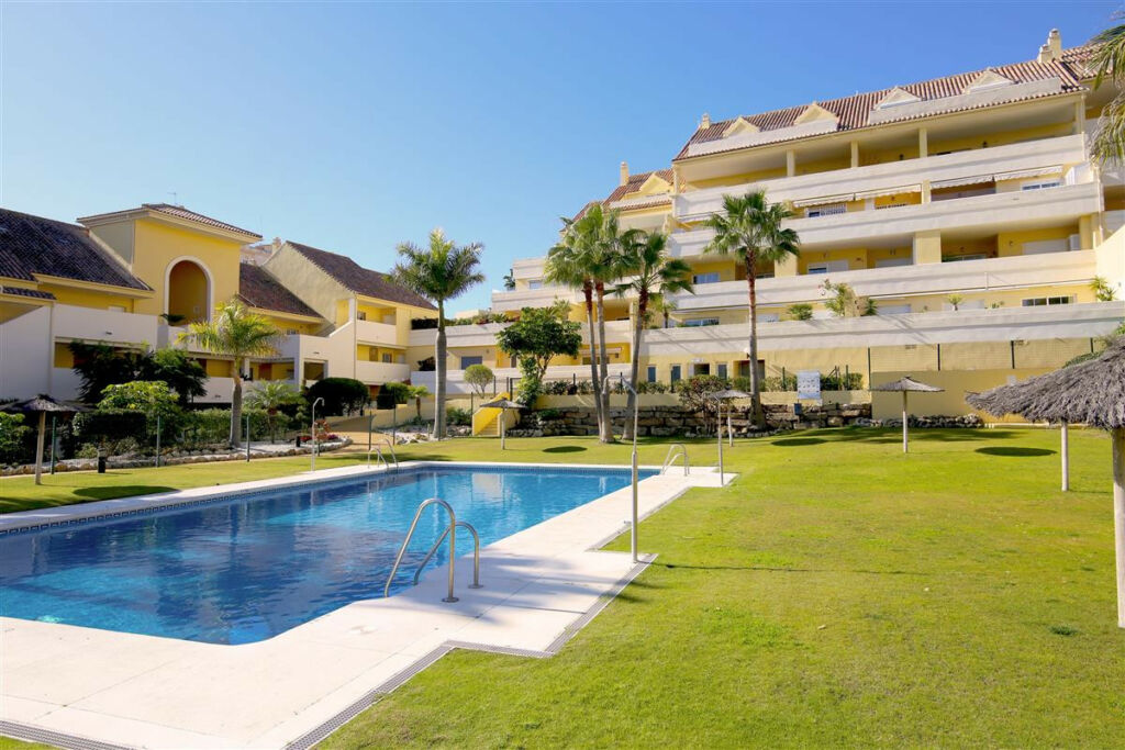 Middle Floor Apartment Estepona Málaga - image 21
