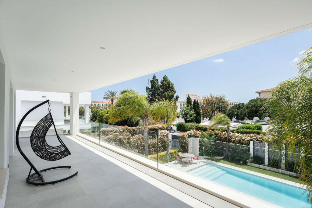 Detached Villa Nueva Andalucía Málaga - image 21