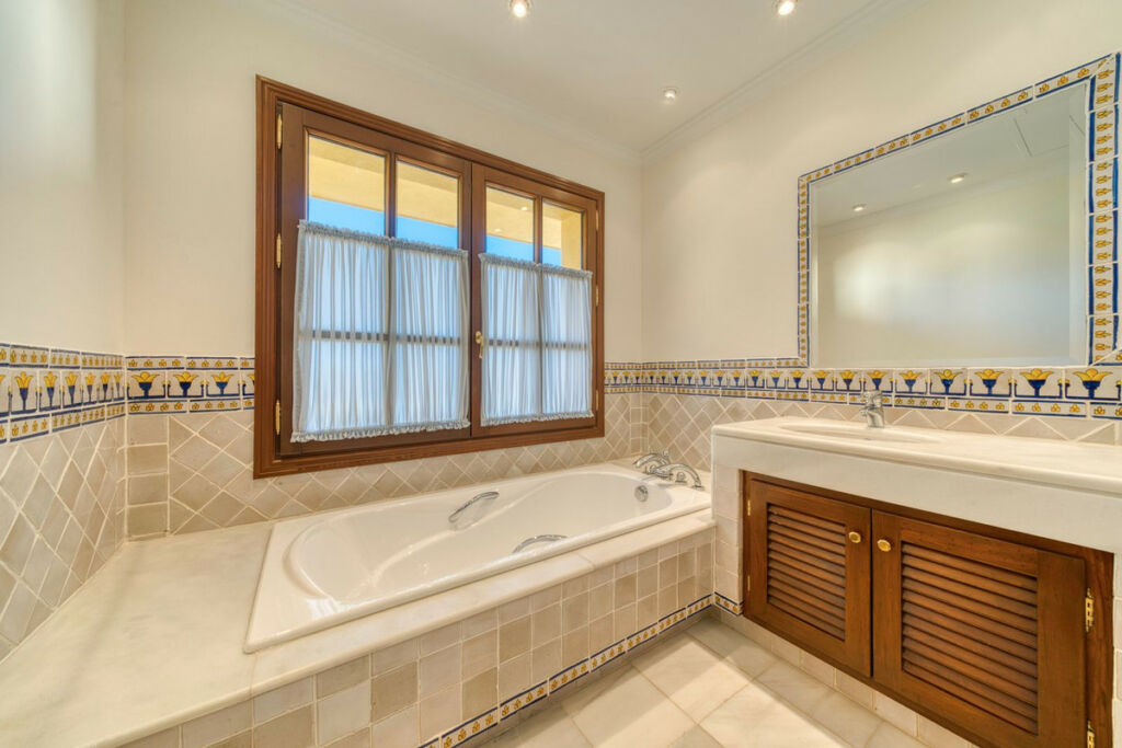 Detached Villa La Zagaleta Málaga - image 21