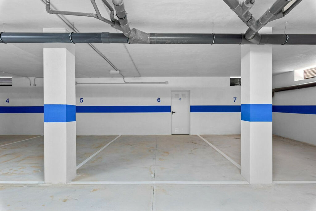 Middle Floor Apartment Villamartin Alicante - image 21