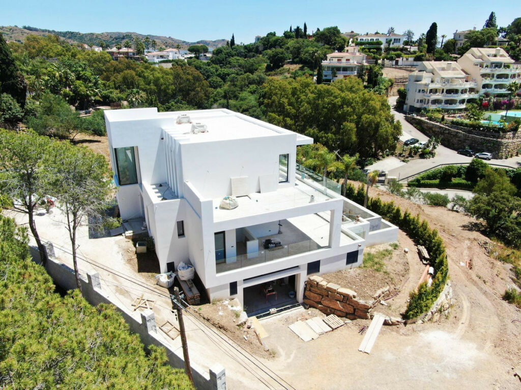 Detached Villa Elviria Málaga - image 21