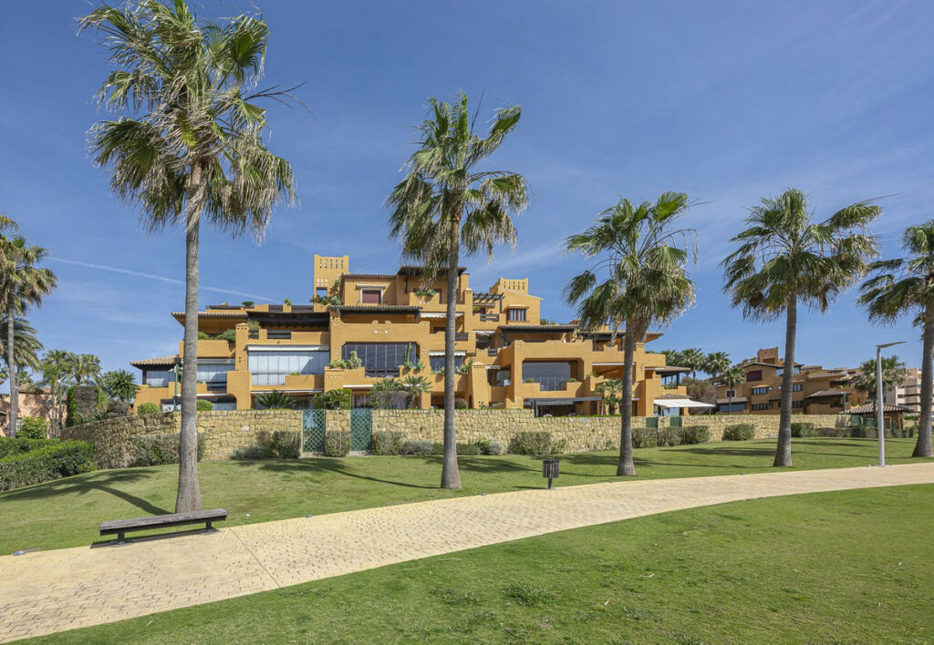 Middle Floor Apartment New Golden Mile Málaga - image 21