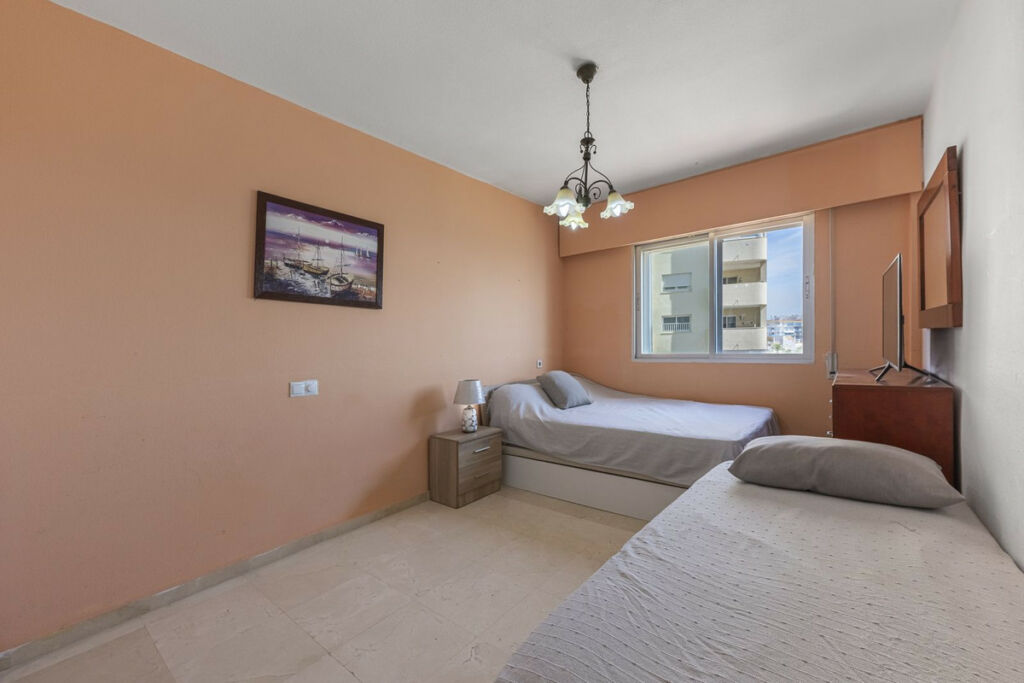 Middle Floor Apartment Estepona Málaga - image 11