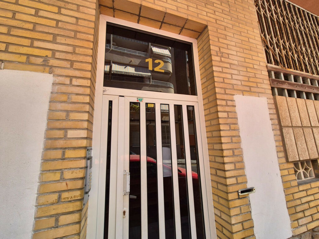 Middle Floor Apartment Torrevieja Alicante - image 22