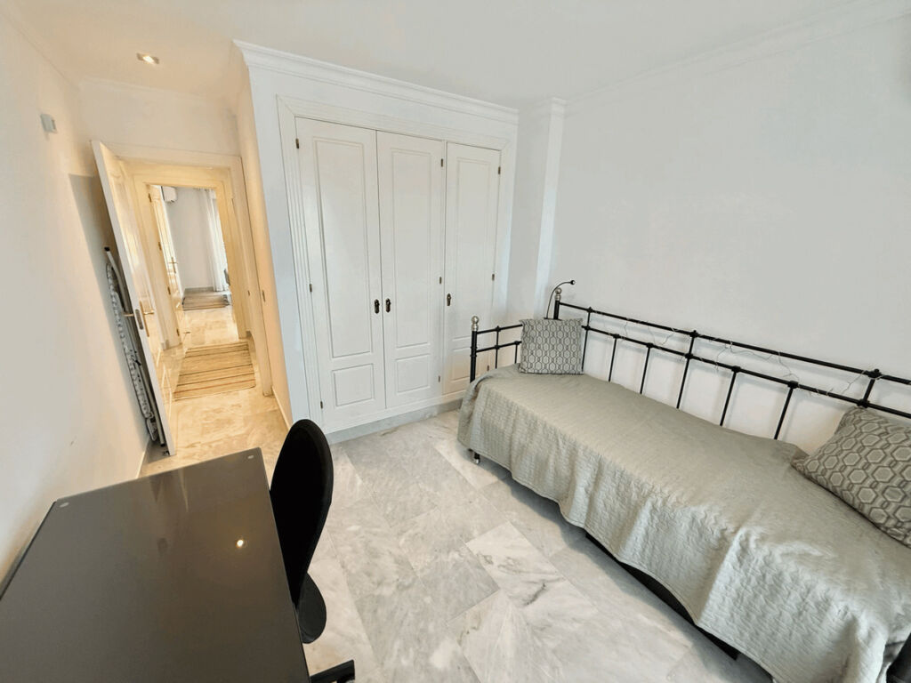 Middle Floor Apartment Nueva Andalucía Málaga - image 22