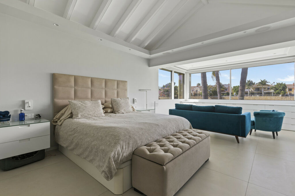Detached Villa Guadalmina Alta Málaga - image 22