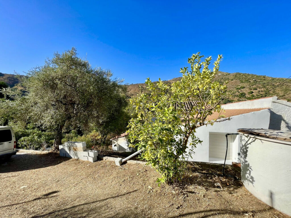 Semi-Detached House Cútar Málaga - image 22