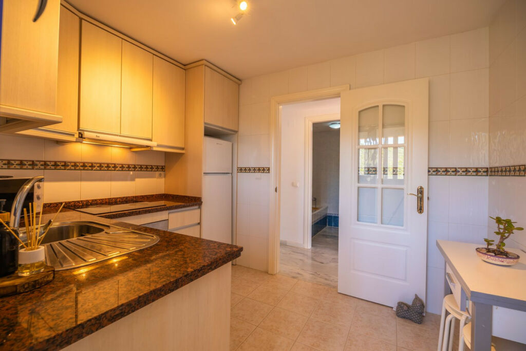 Penthouse La Duquesa Málaga - image 22