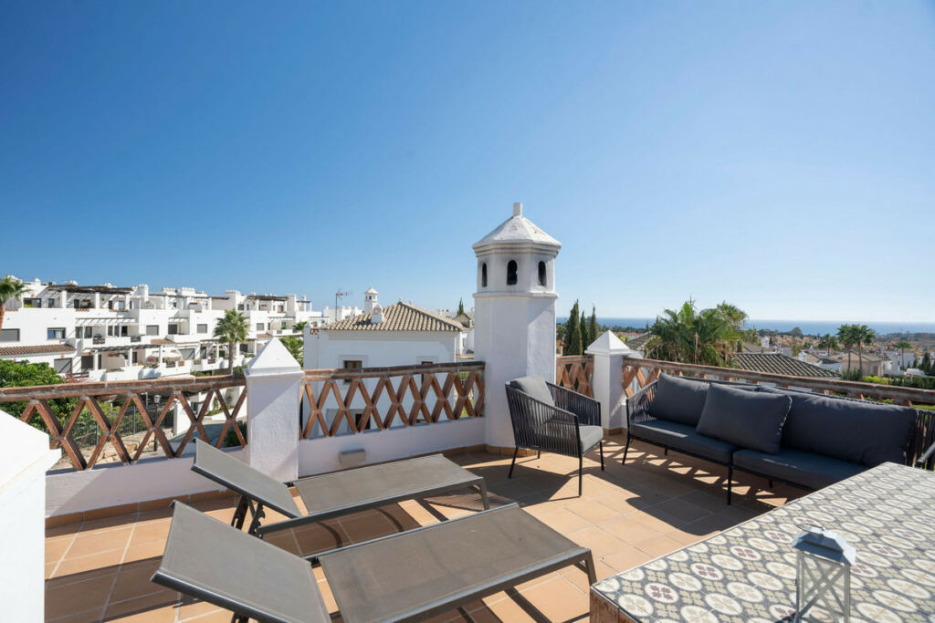 Detached Villa Estepona Málaga - image 22
