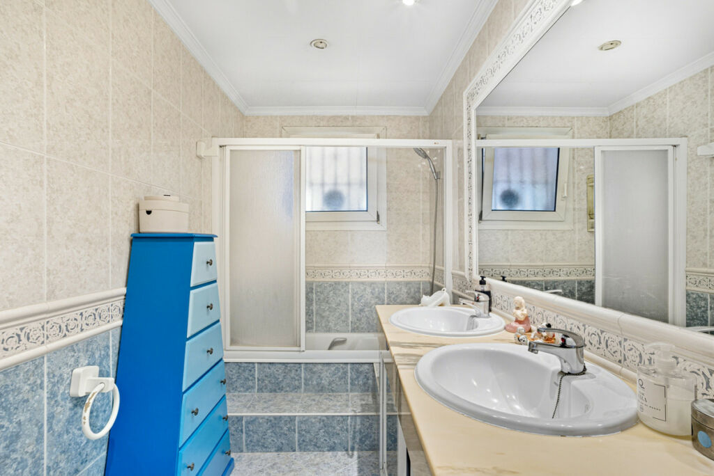 Detached Villa Marbella Málaga - image 25