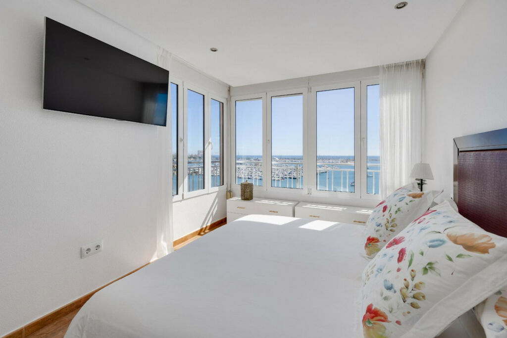 Middle Floor Apartment Torrevieja Alicante - image 22