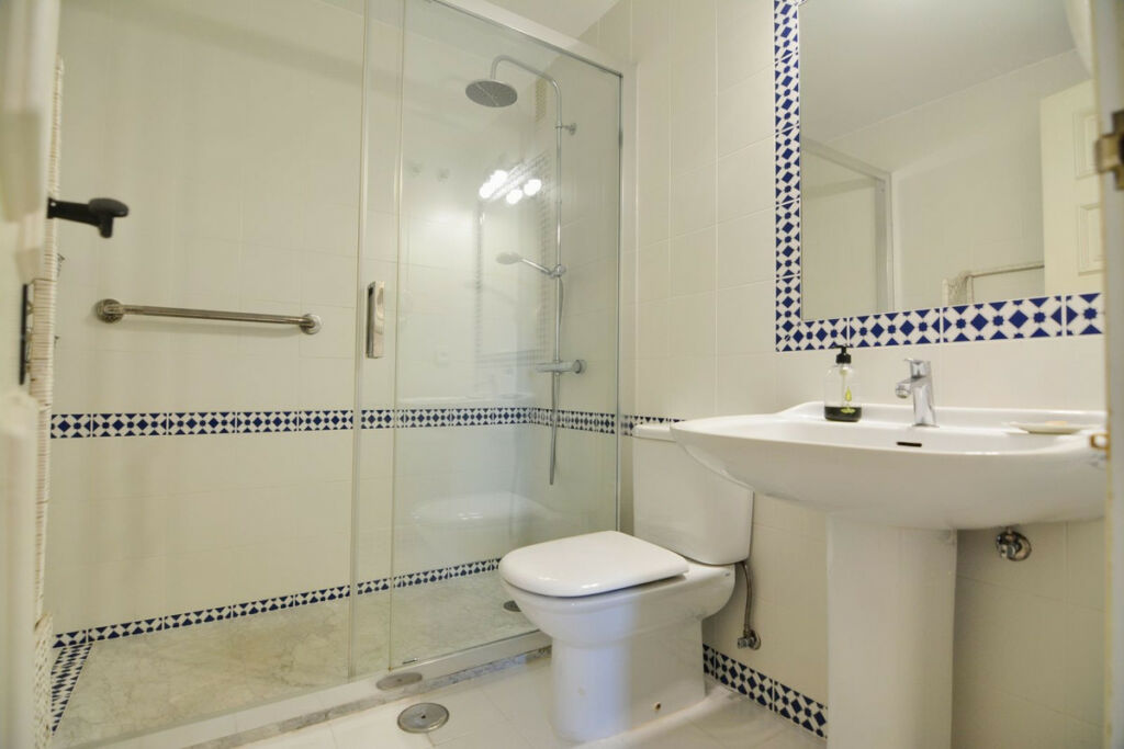 Middle Floor Apartment Fuengirola Málaga - image 21