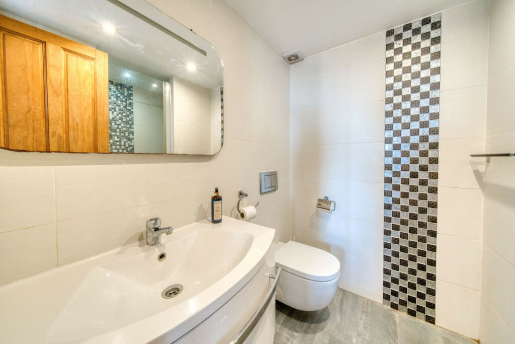 Townhouse La Duquesa Málaga - image 22