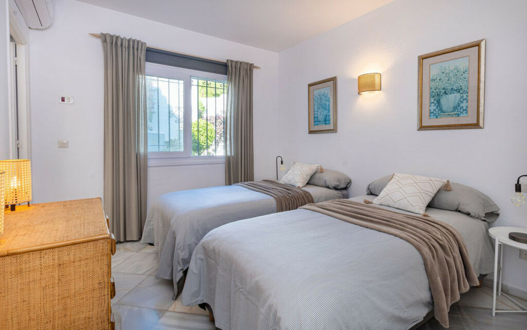 Ground Floor Apartment El Paraiso Málaga - image 19