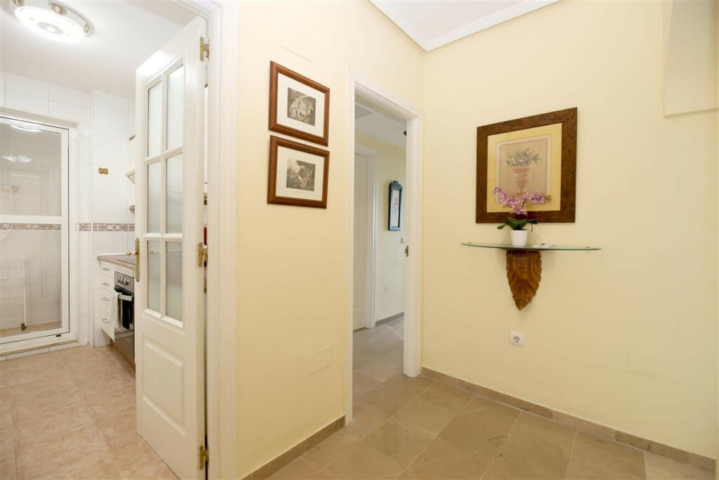 Middle Floor Apartment Estepona Málaga - image 22
