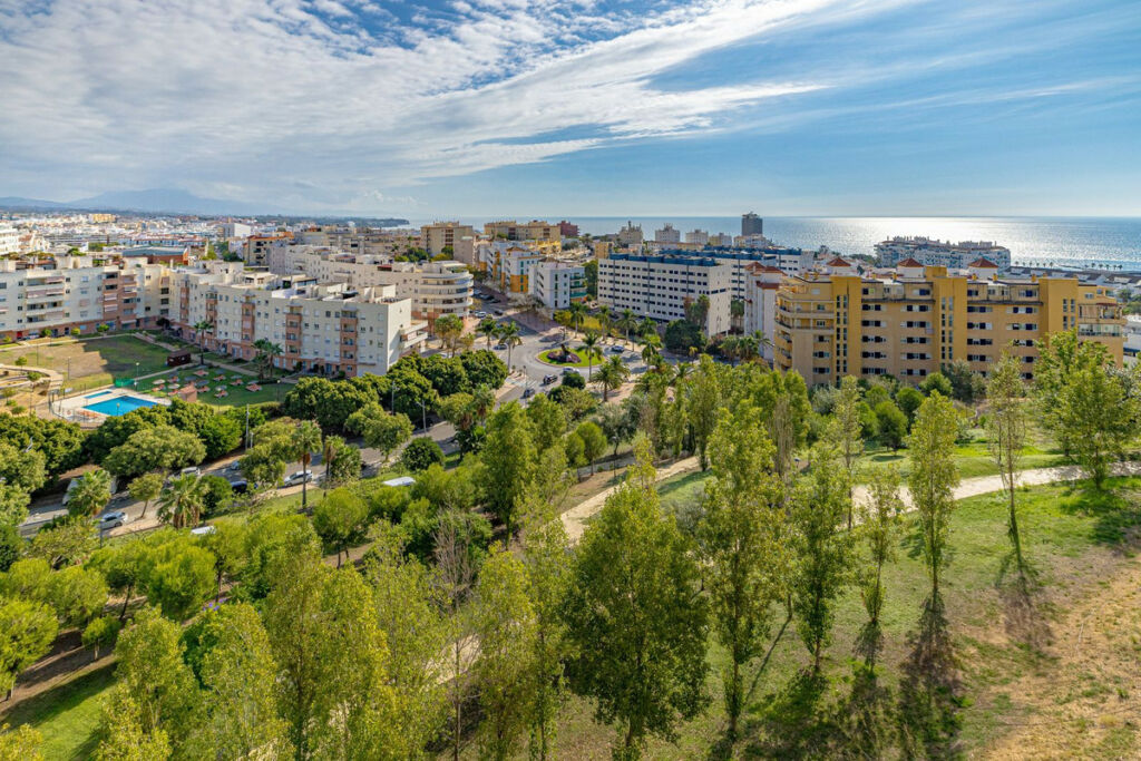 Middle Floor Apartment Estepona Málaga - image 22