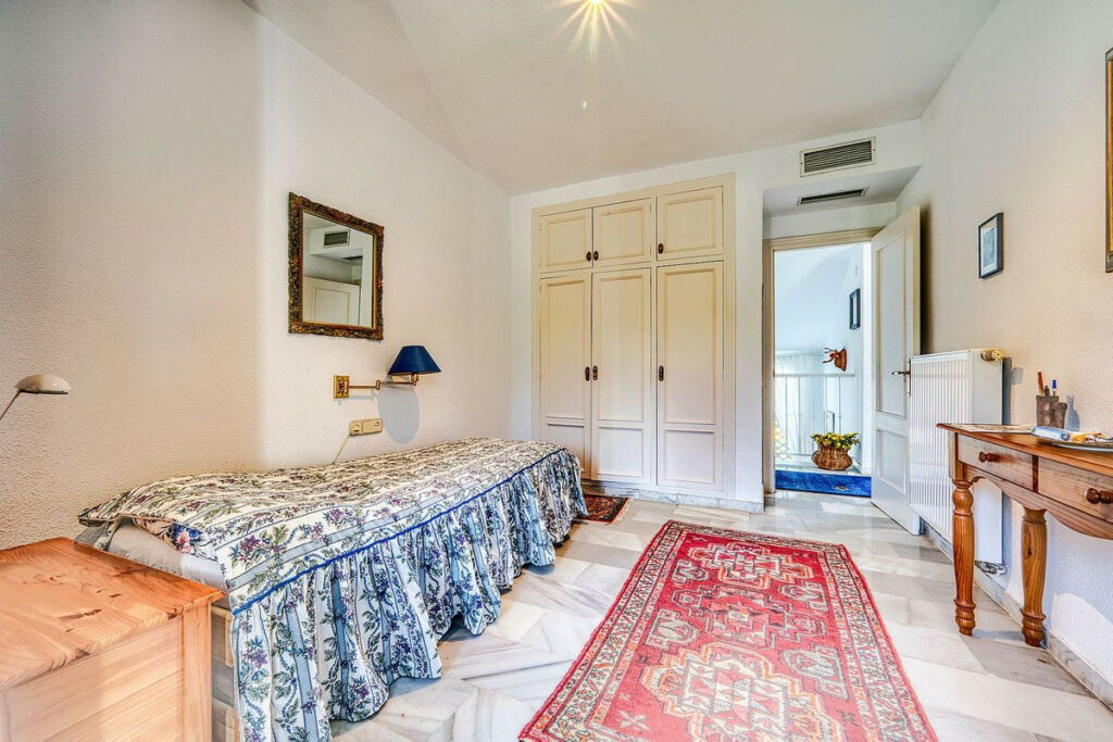 Detached Villa Nueva Andalucía Málaga - image 22
