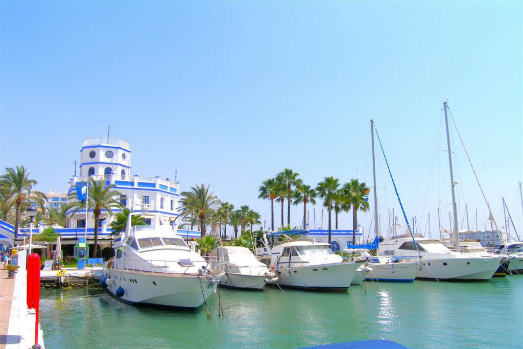 Middle Floor Apartment Estepona Málaga - image 22