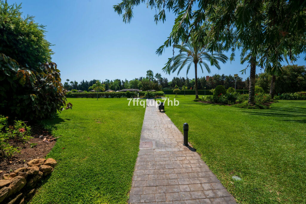Middle Floor Apartment Estepona Málaga - image 22