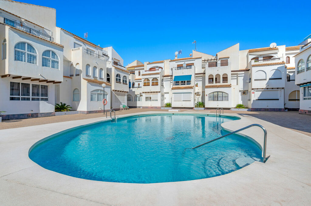 Middle Floor Apartment Torrevieja Alicante - image 22