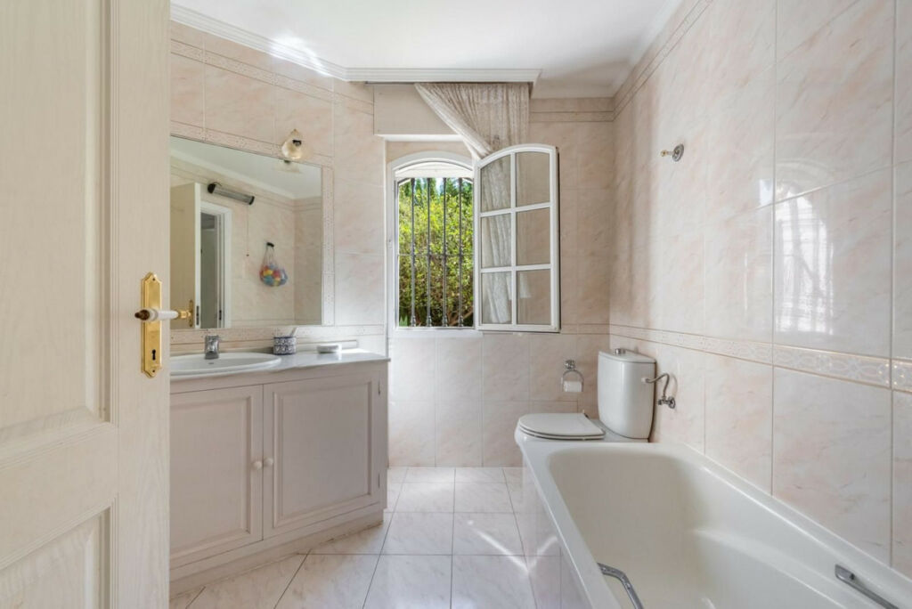 Detached Villa Marbella Málaga - image 21