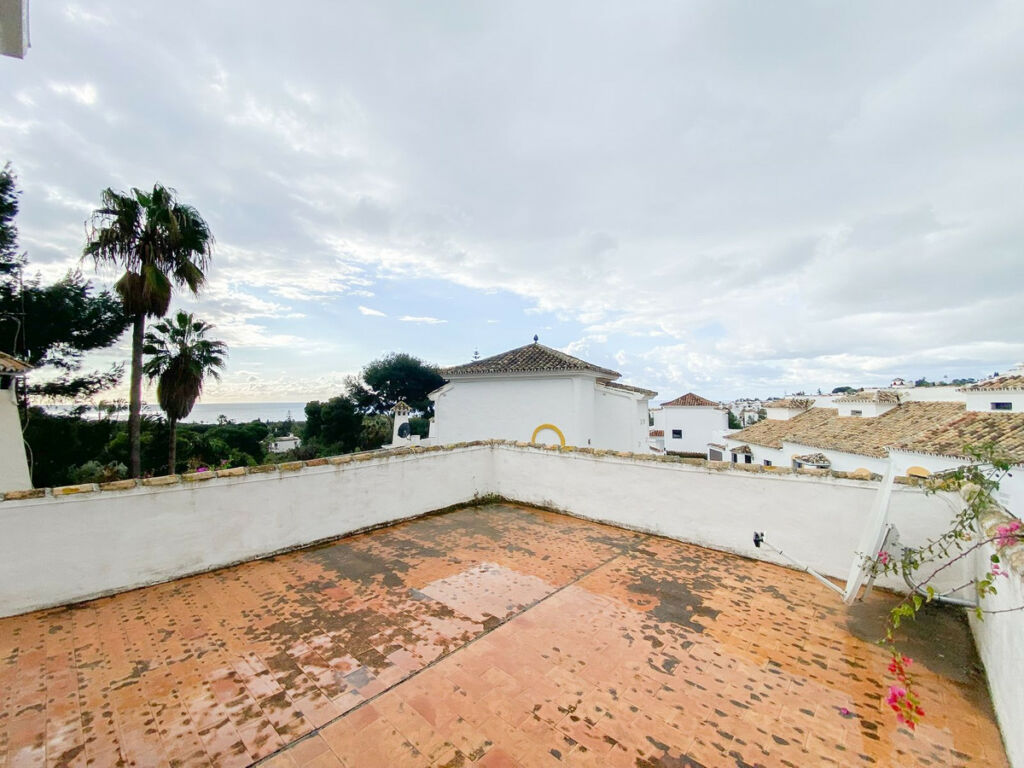 Detached Villa Calahonda Málaga - image 22