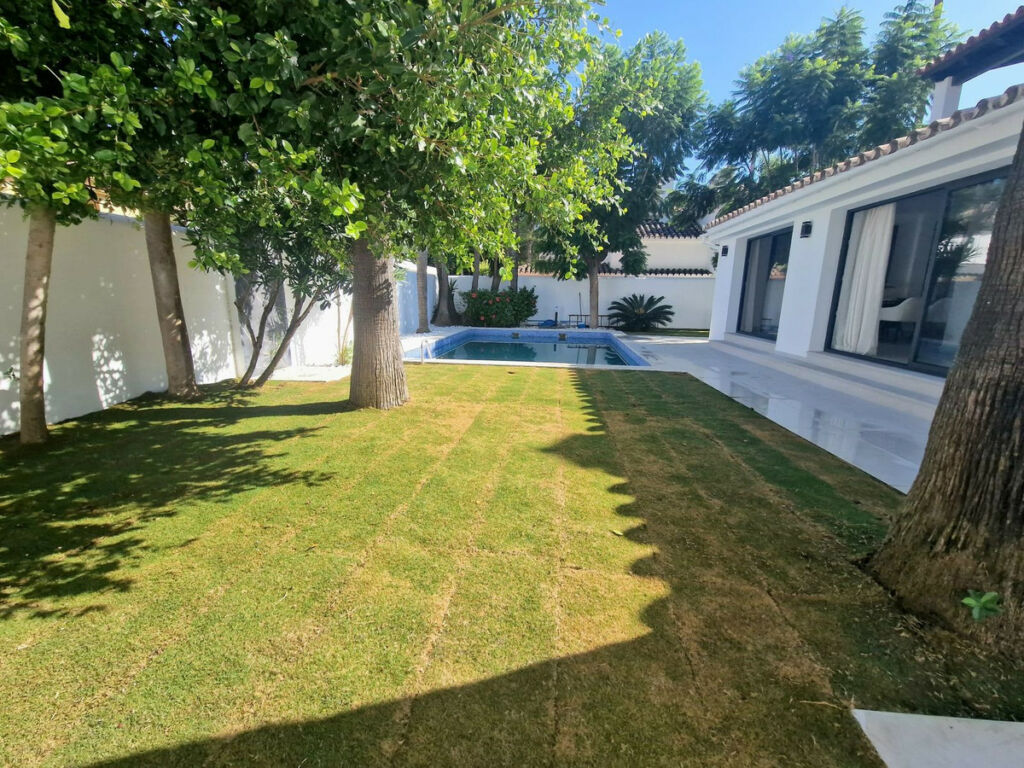 Detached Villa Marbella Málaga - image 22